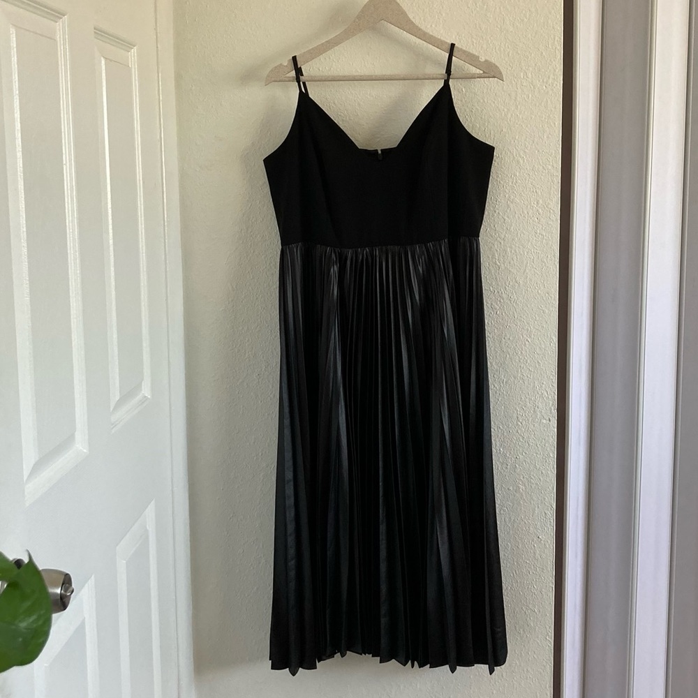 HALSTON Black Pleated Midi Dress 14 - Picture 2 of 10